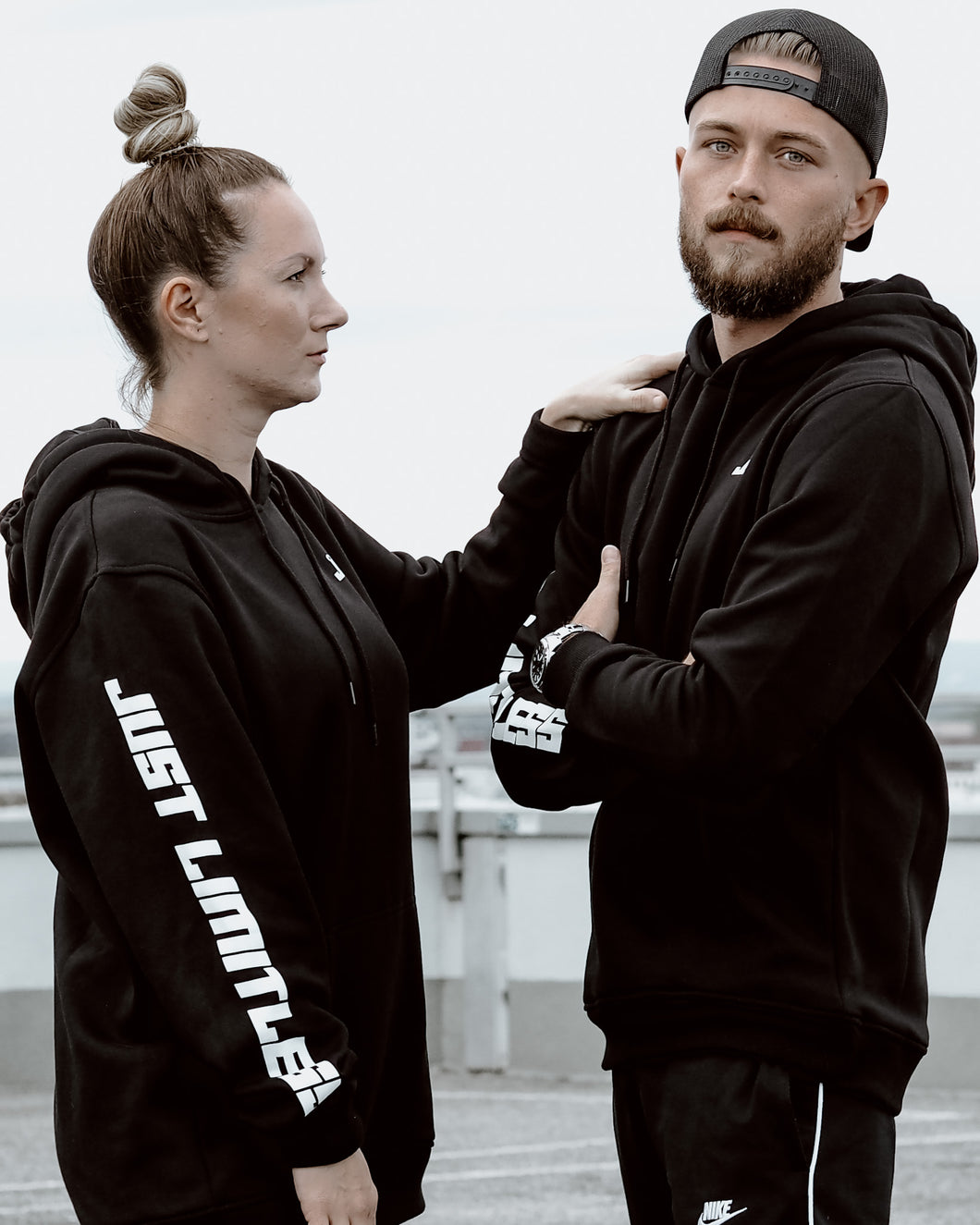 UNISEX HOODIE BLACK